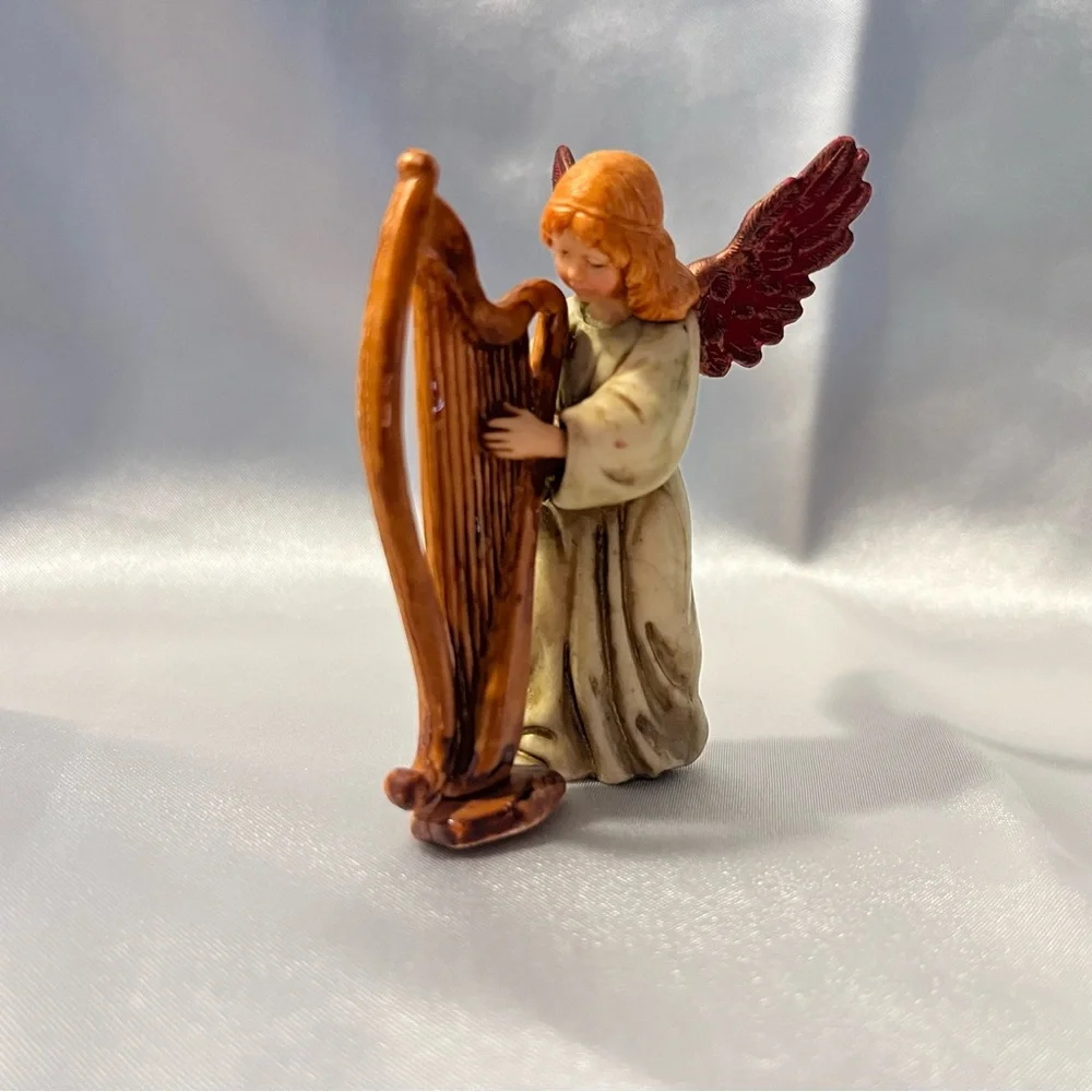 Moranduzzo‎ • Nativity Angel Playing Harp